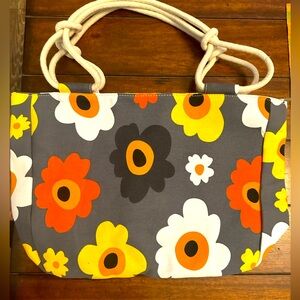 Flower should or beach bag